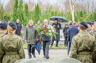 Bild der Kranzniederlegung am "Tag des Gedenkens und der Vergebung" auf dem Soldatenfriedhof in der polnischen Partnerstadt Gorzów